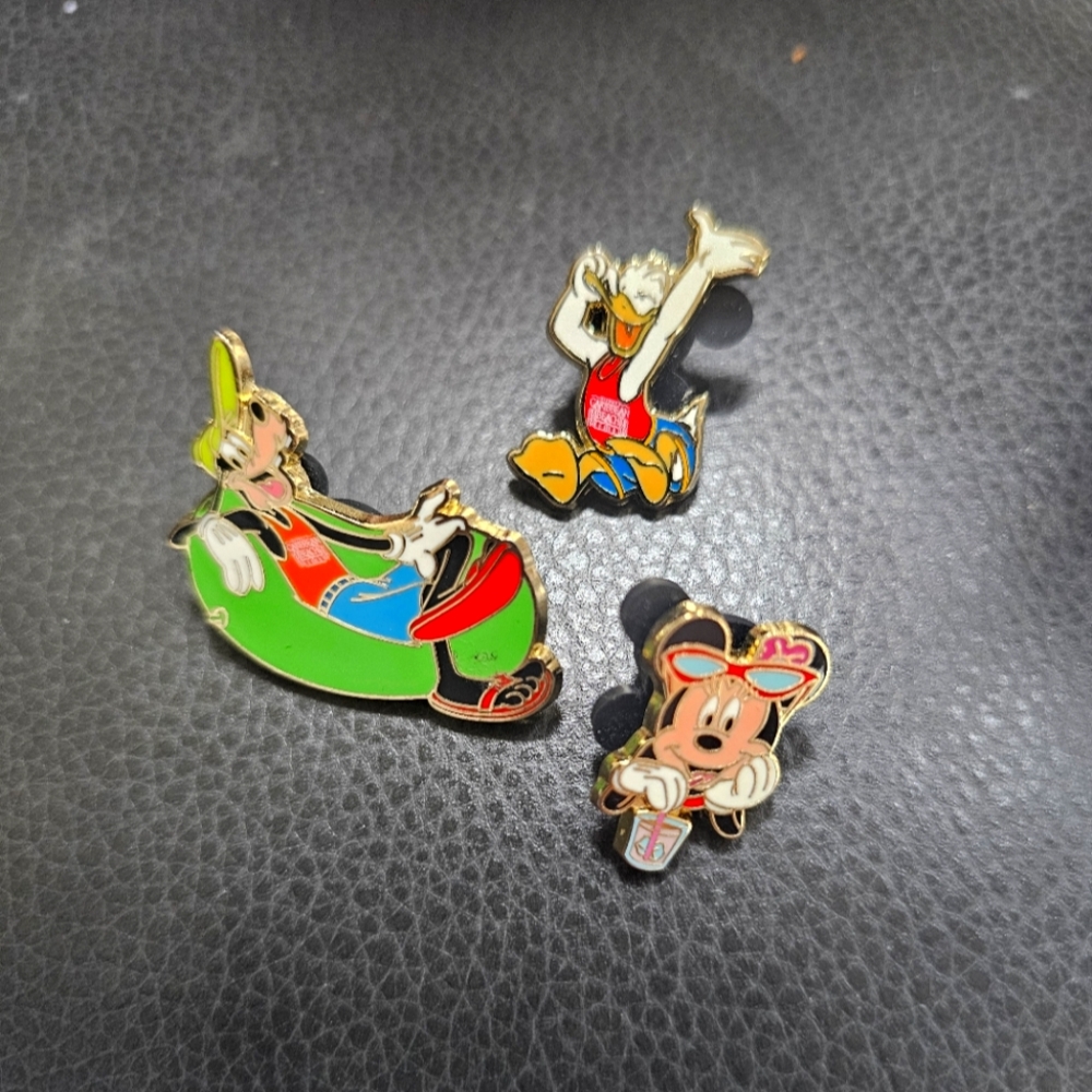 Disney Character Enamel Pins Set